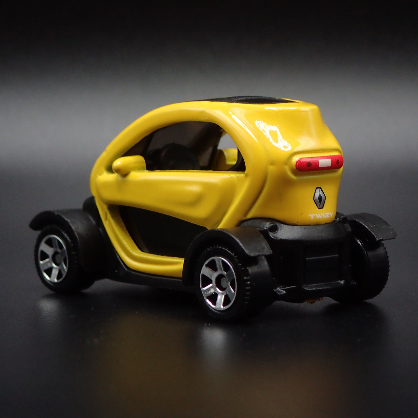 2012-2023 RENAULT TWIZY YELLOW 1:64 SCALE COLLECTIBLE DIORAMA DIECAST MODEL CAR