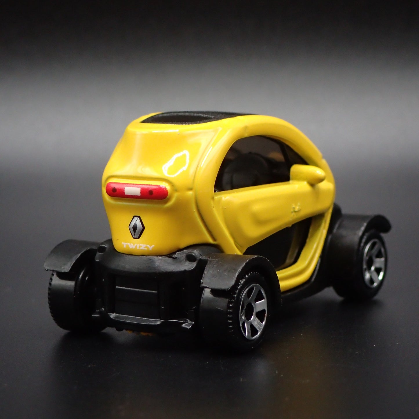 2012-2023 RENAULT TWIZY YELLOW 1:64 SCALE COLLECTIBLE DIORAMA DIECAST MODEL CAR