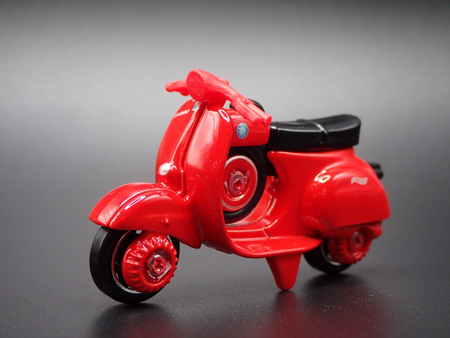 1963-1967 VESPA 90 SS SUPER SPRINT RED 1:64 SCALE DIORAMA DIECAST MODEL CAR