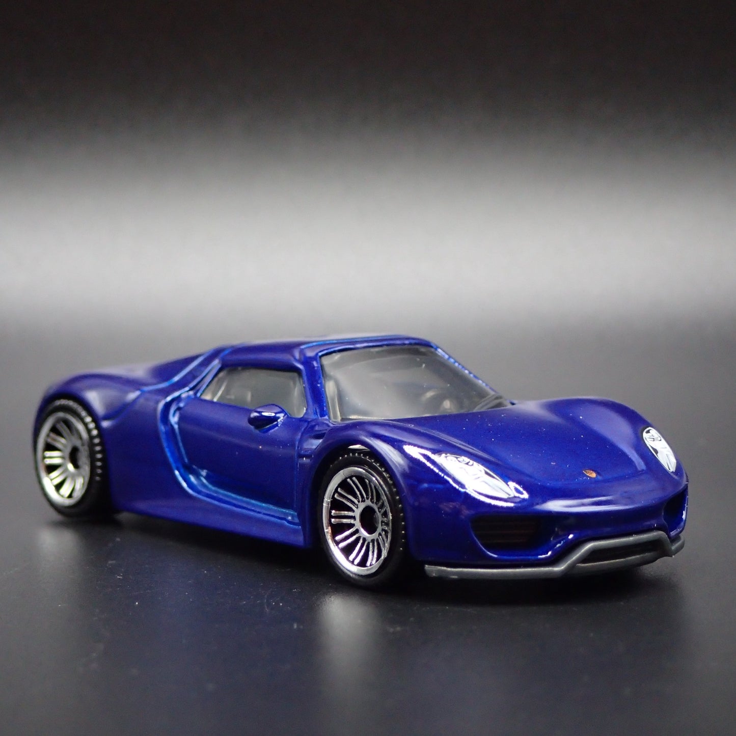 2013-2015 PORSCHE 918 SPYDER SUPER CAR RARE 1:64 SCALE DIORAMA DIECAST MODEL CAR