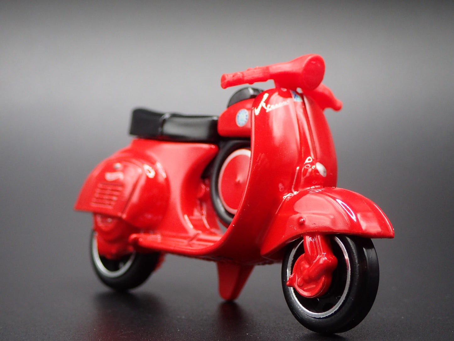 1963-1967 VESPA 90 SS SUPER SPRINT RED 1:64 SCALE DIORAMA DIECAST MODEL CAR