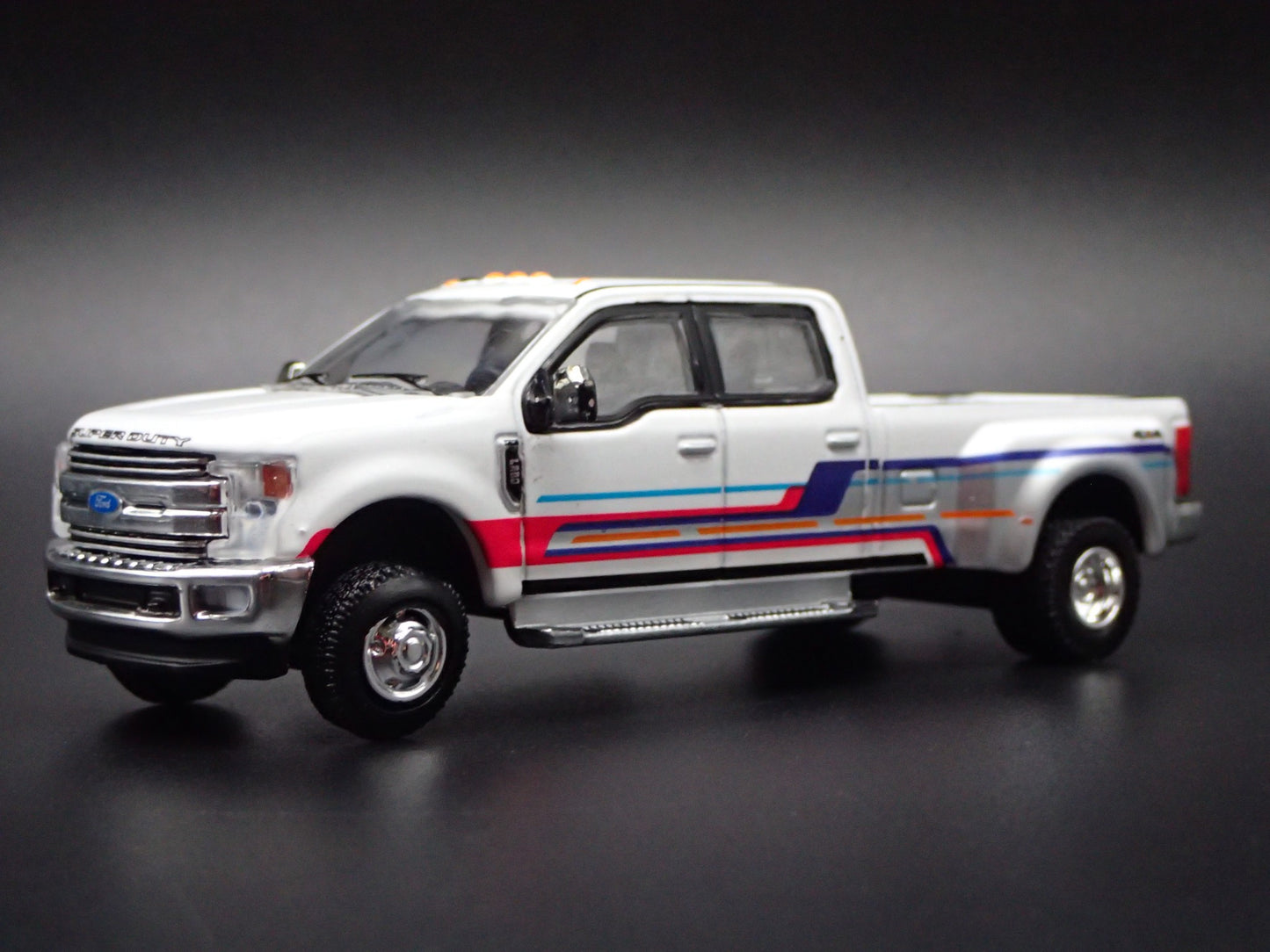 2019 19 FORD F350 LARIAT DUALLY TRUCK W/ HITCH  1:64 SCALE DIECAST MODEL CAR
