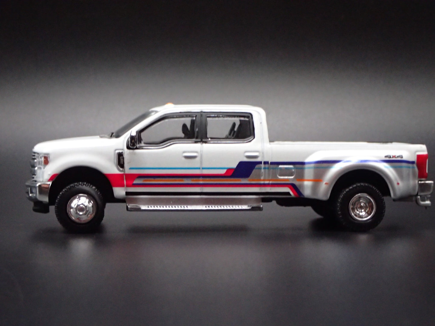 2019 19 FORD F350 LARIAT DUALLY TRUCK W/ HITCH  1:64 SCALE DIECAST MODEL CAR