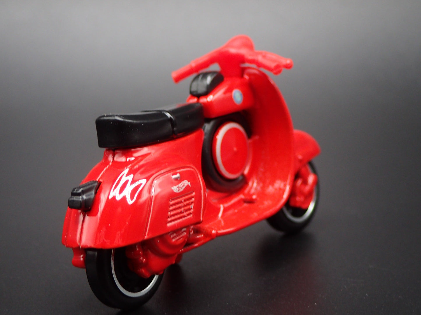 1963-1967 VESPA 90 SS SUPER SPRINT RED 1:64 SCALE DIORAMA DIECAST MODEL CAR