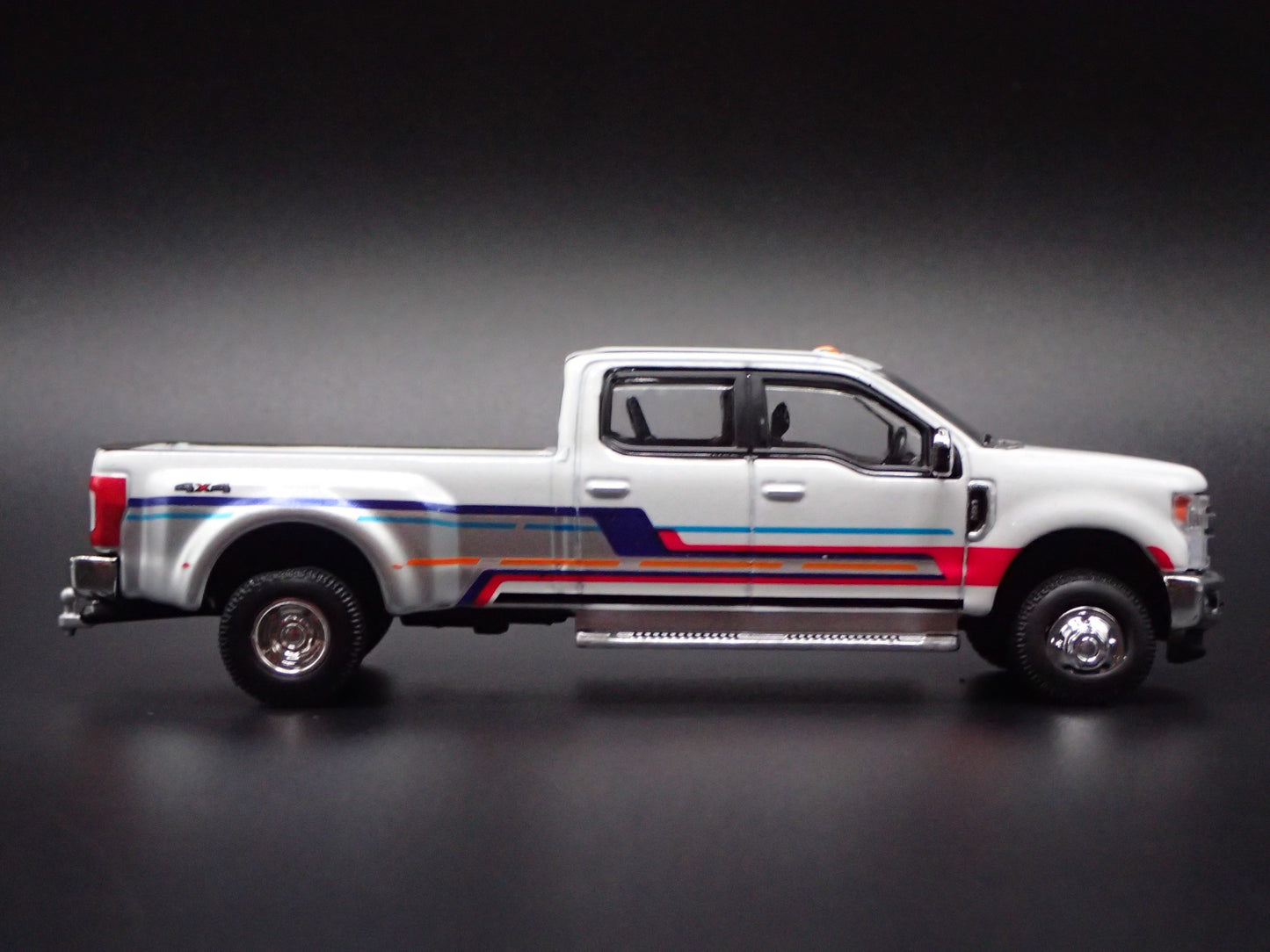 2019 19 FORD F350 LARIAT DUALLY TRUCK W/ HITCH  1:64 SCALE DIECAST MODEL CAR