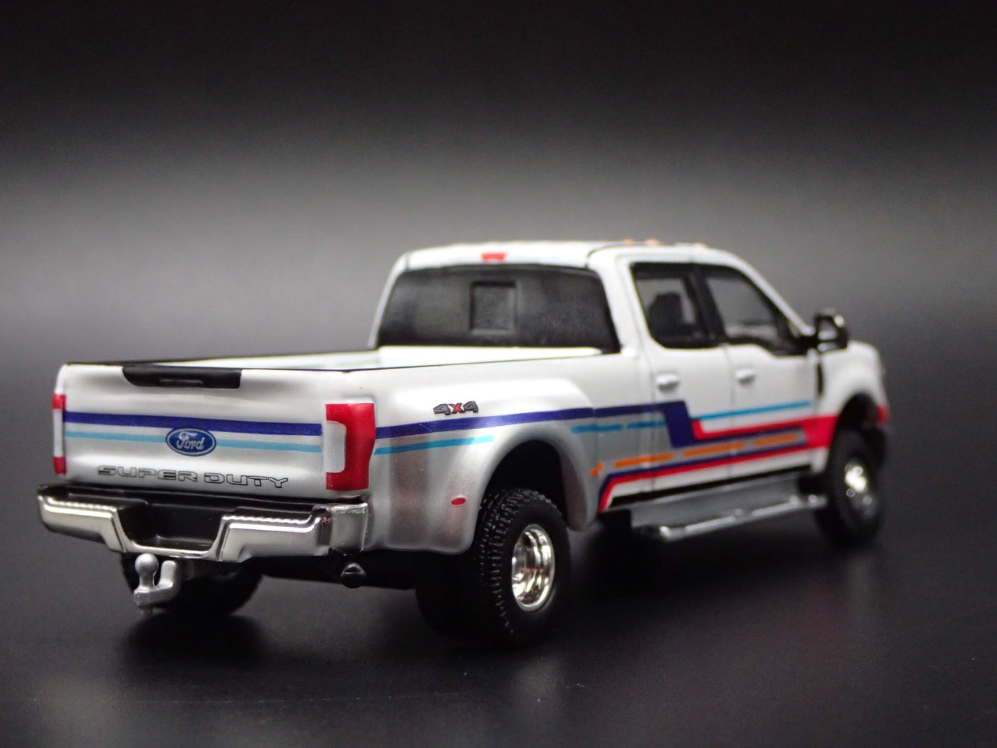 2019 19 FORD F350 LARIAT DUALLY TRUCK W/ HITCH  1:64 SCALE DIECAST MODEL CAR