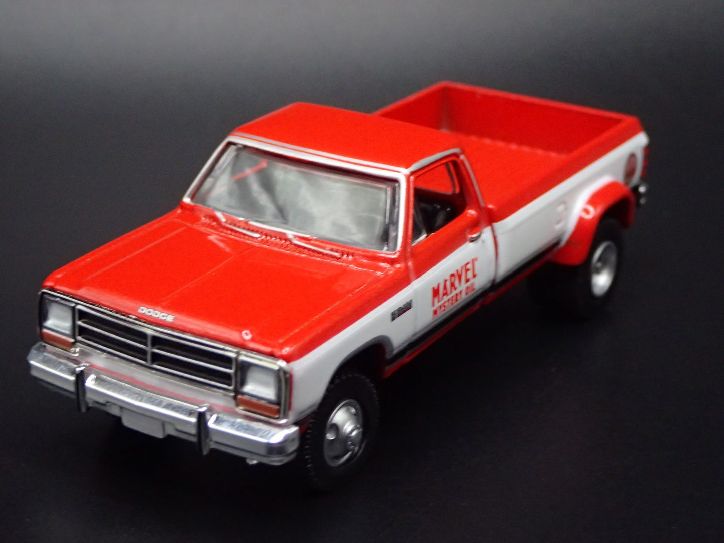 1989 89 DODGE RAM D350 DUALLY PICKUP TRUCK 1/64 SCALE DIORAMA DIECAST MODEL CAR