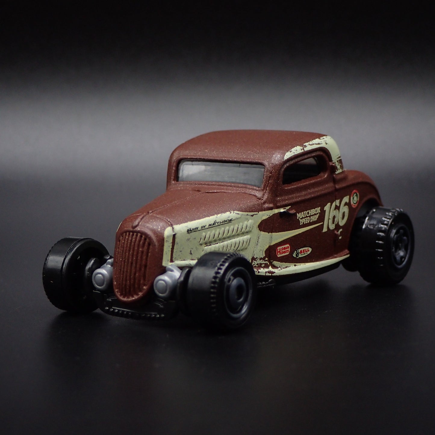 1933 33 FORD COUPE HOT ROD RARE 1:64 SCALE COLLECTIBLE DIORAMA DIECAST MODEL CAR