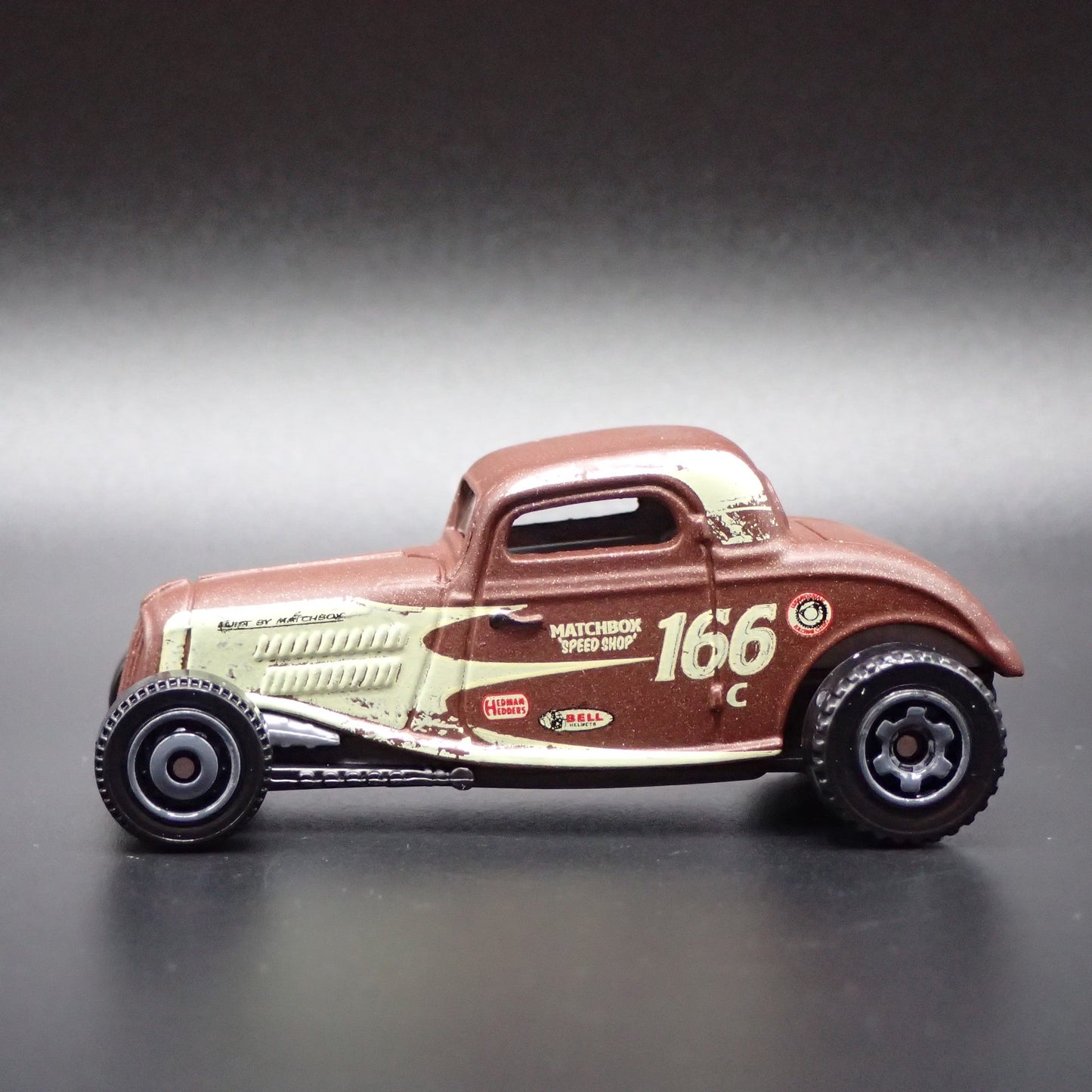 1933 33 FORD COUPE HOT ROD RARE 1:64 SCALE COLLECTIBLE DIORAMA DIECAST MODEL CAR