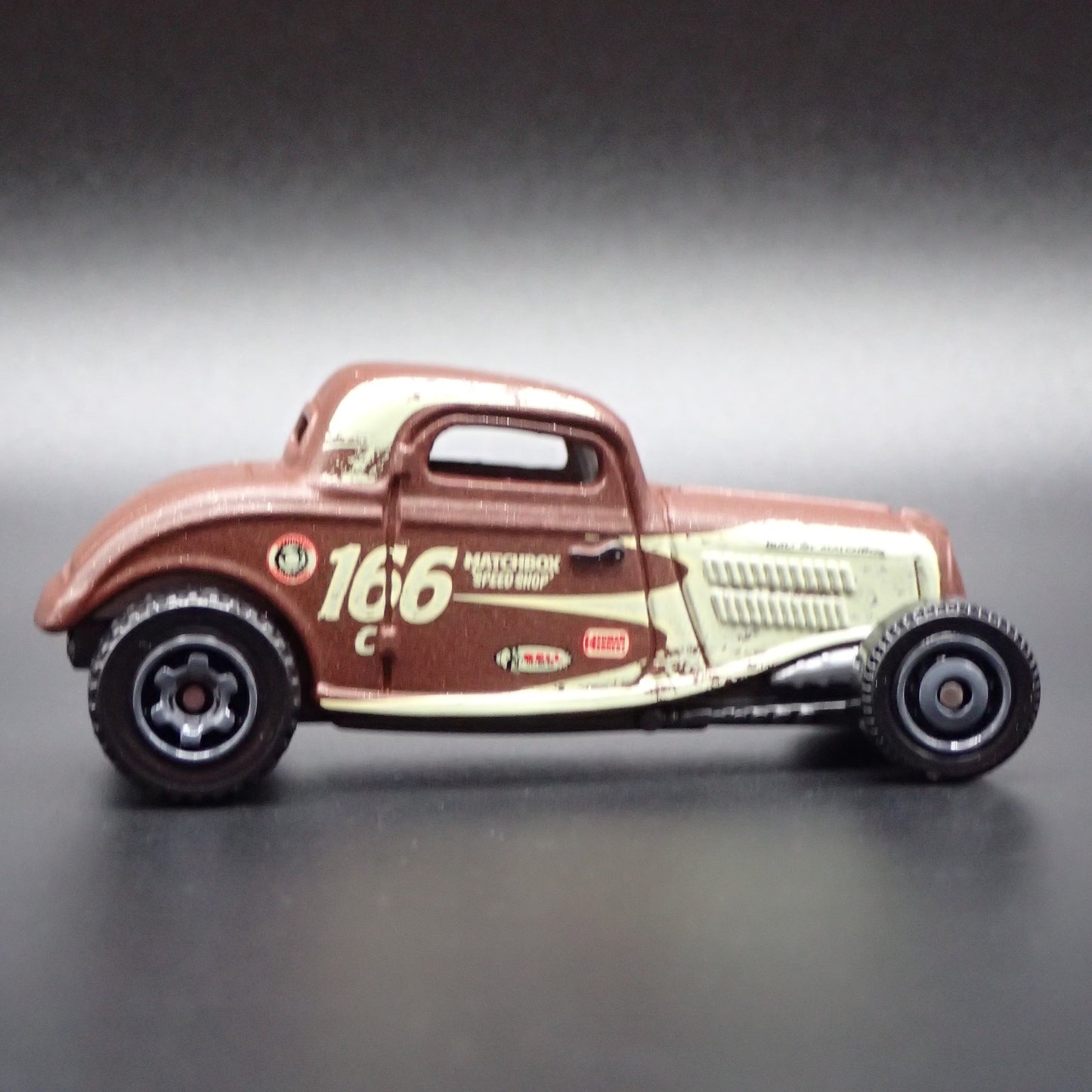 1933 33 FORD COUPE HOT ROD RARE 1:64 SCALE COLLECTIBLE DIORAMA DIECAST MODEL CAR