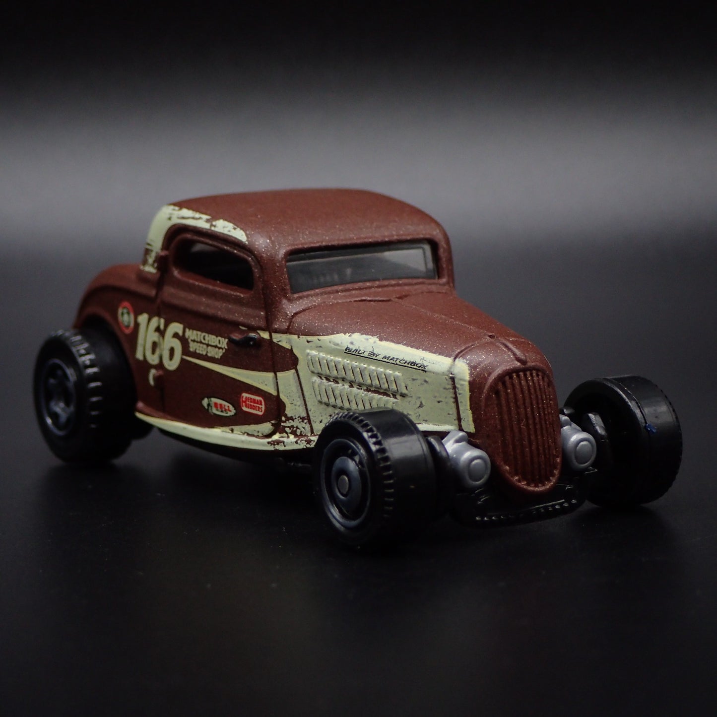 1933 33 FORD COUPE HOT ROD RARE 1:64 SCALE COLLECTIBLE DIORAMA DIECAST MODEL CAR