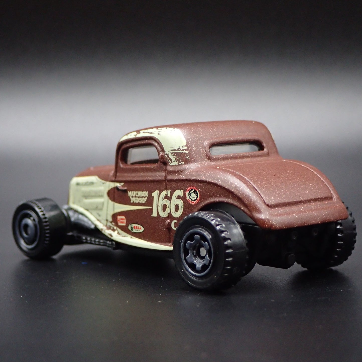 1933 33 FORD COUPE HOT ROD RARE 1:64 SCALE COLLECTIBLE DIORAMA DIECAST MODEL CAR