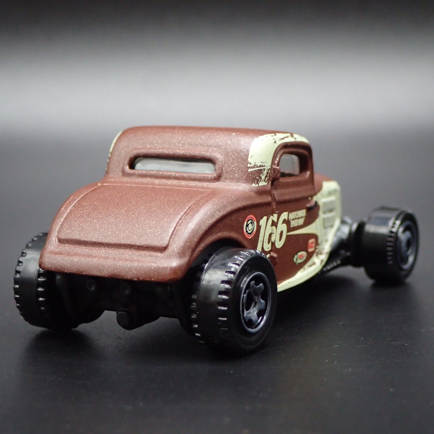 1933 33 FORD COUPE HOT ROD RARE 1:64 SCALE COLLECTIBLE DIORAMA DIECAST MODEL CAR