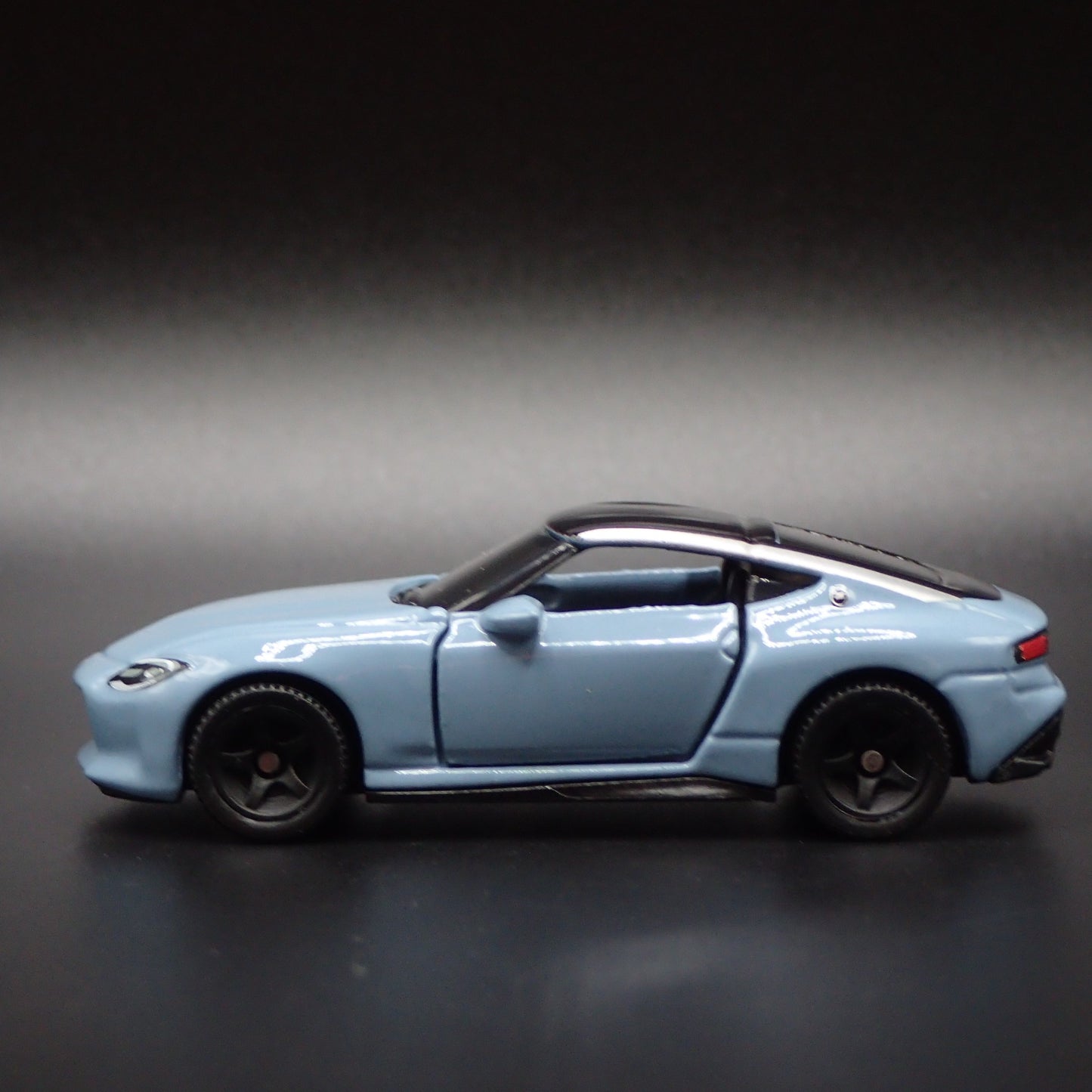 2023-2025 NISSAN Z BLUE 1:64 SCALE LIMITED COLLECTIBLE DIORAMA DIECAST MODEL CAR