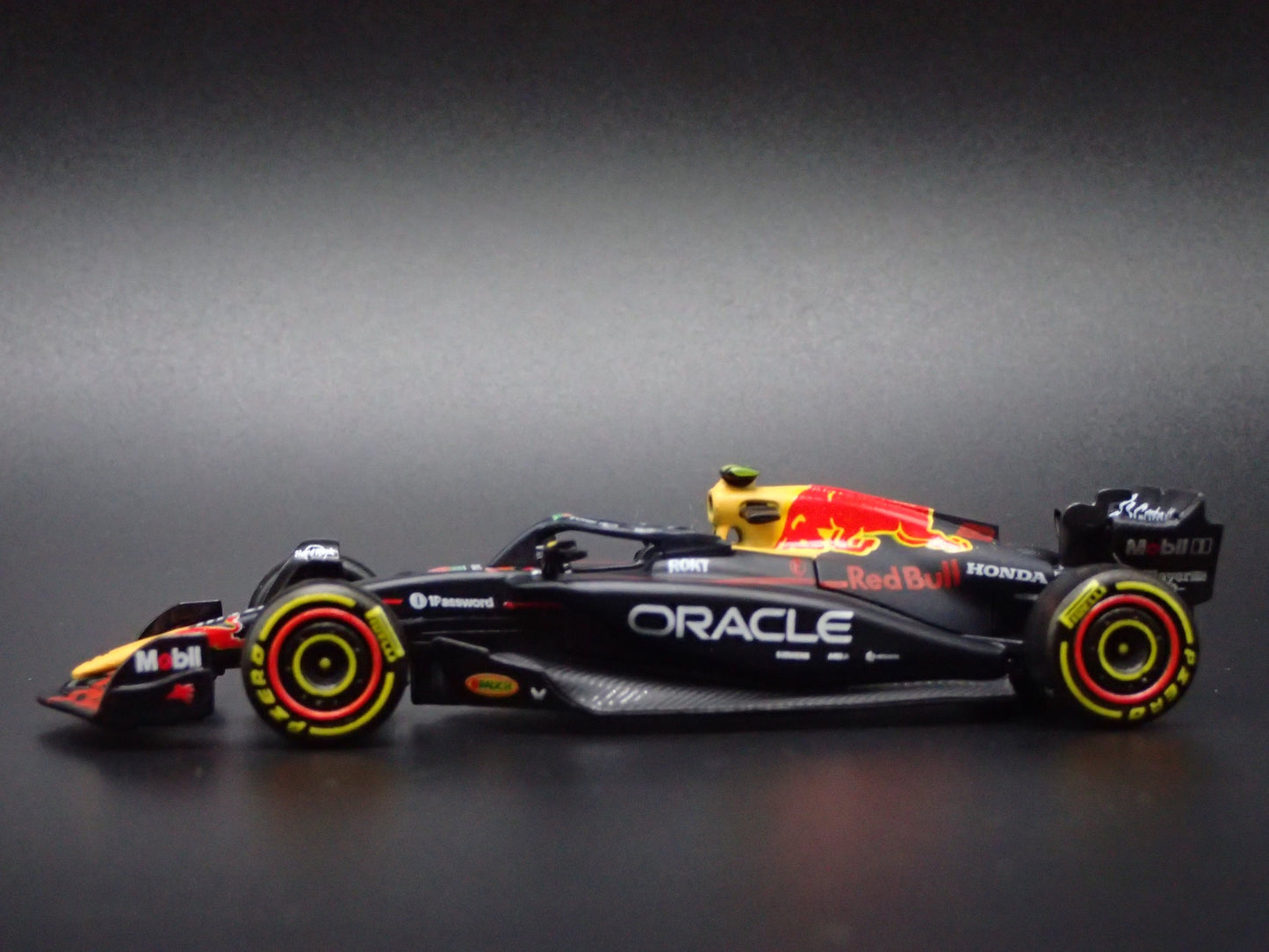 RED BULL RACING RB21 #22 YUKI TSUNODA F1 2025 1:64 SCALE DIECAST MODEL CAR