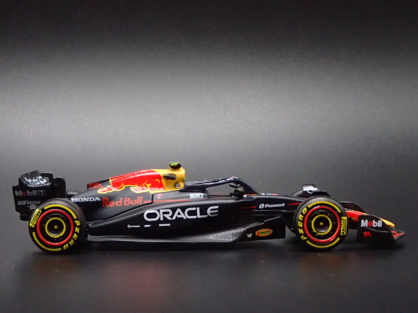 RED BULL RACING RB21 #22 YUKI TSUNODA F1 2025 1:64 SCALE DIECAST MODEL CAR