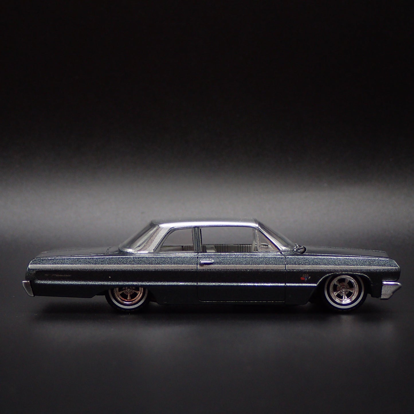 1964 64 CHEVY CHEVROLET BEL AIR 1:64 SCALE COLLECTIBLE DIORAMA DIECAST MODEL CAR