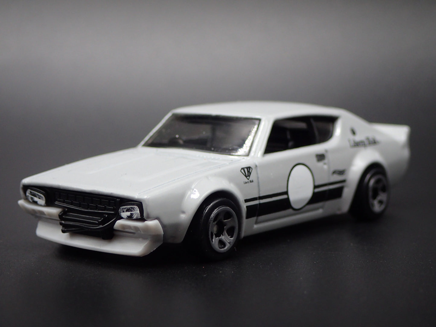1972-1973 NISSAN SKYLINE 2000 GTR GRAY LBWK 1:64 SCALE DIORAMA DIECAST MODEL CAR