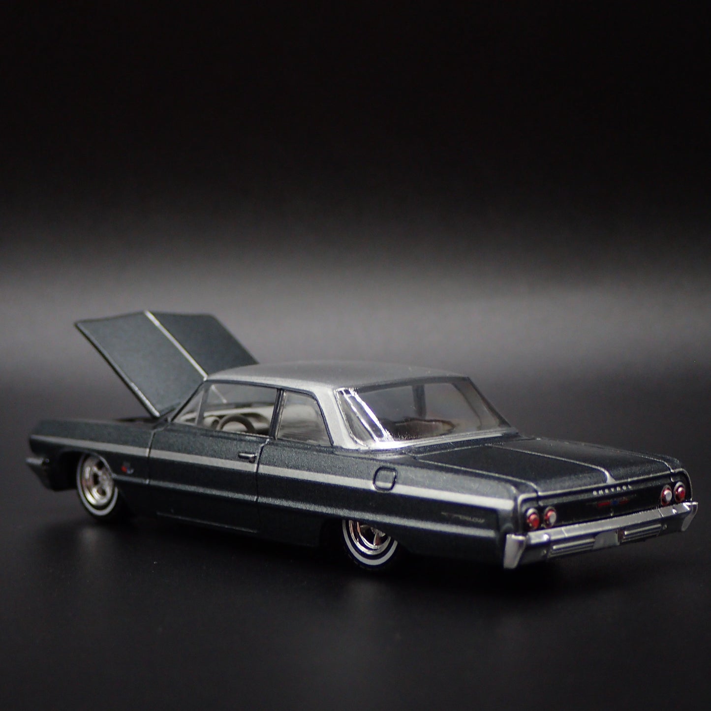 1964 64 CHEVY CHEVROLET BEL AIR 1:64 SCALE COLLECTIBLE DIORAMA DIECAST MODEL CAR