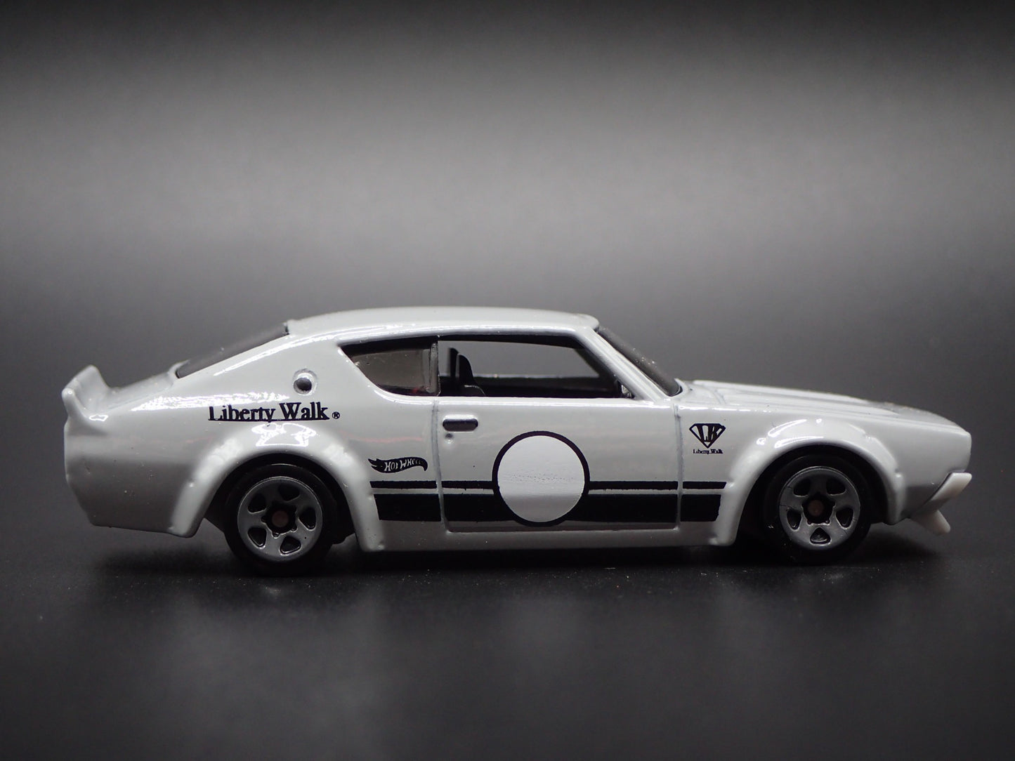 1972-1973 NISSAN SKYLINE 2000 GTR GRAY LBWK 1:64 SCALE DIORAMA DIECAST MODEL CAR