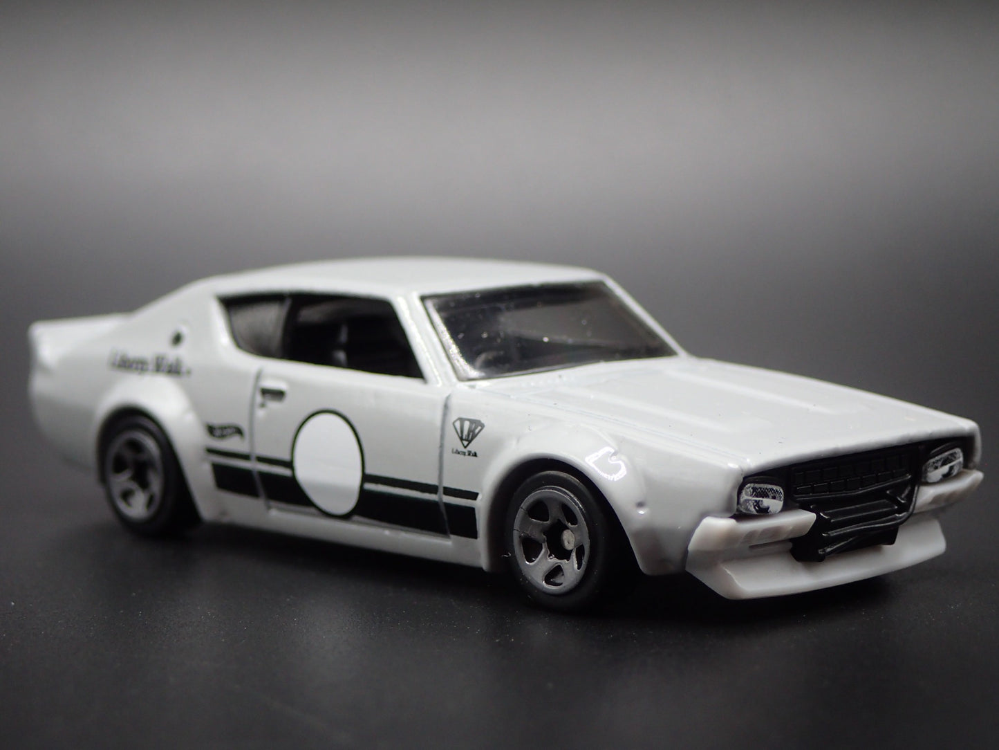 1972-1973 NISSAN SKYLINE 2000 GTR GRAY LBWK 1:64 SCALE DIORAMA DIECAST MODEL CAR