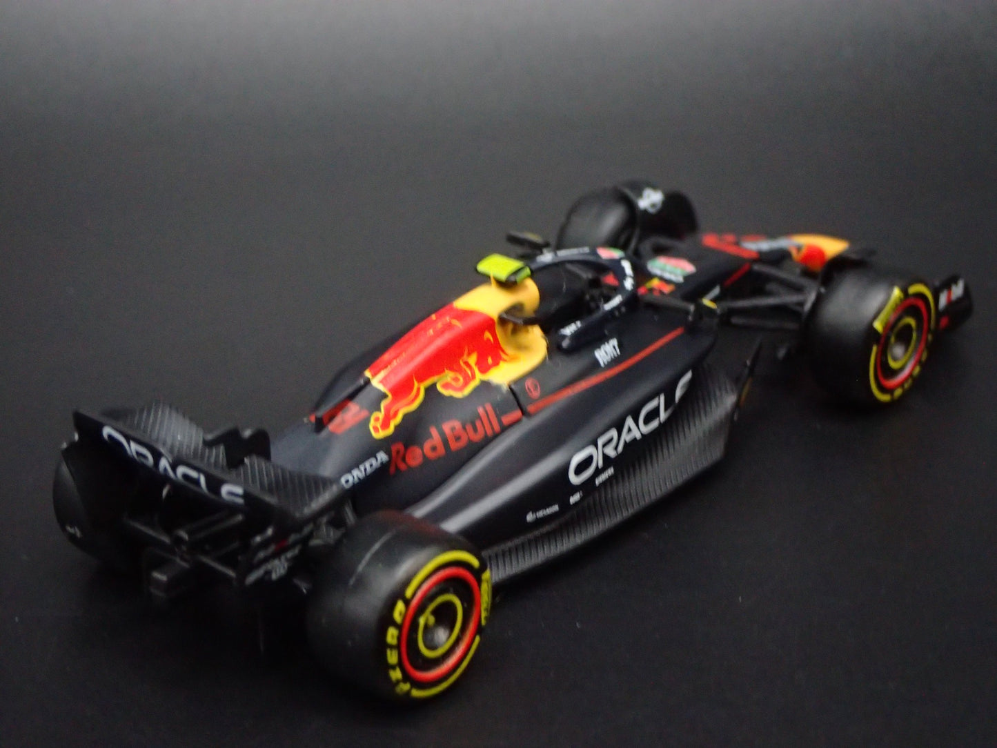 RED BULL RACING RB21 #22 YUKI TSUNODA F1 2025 1:64 SCALE DIECAST MODEL CAR
