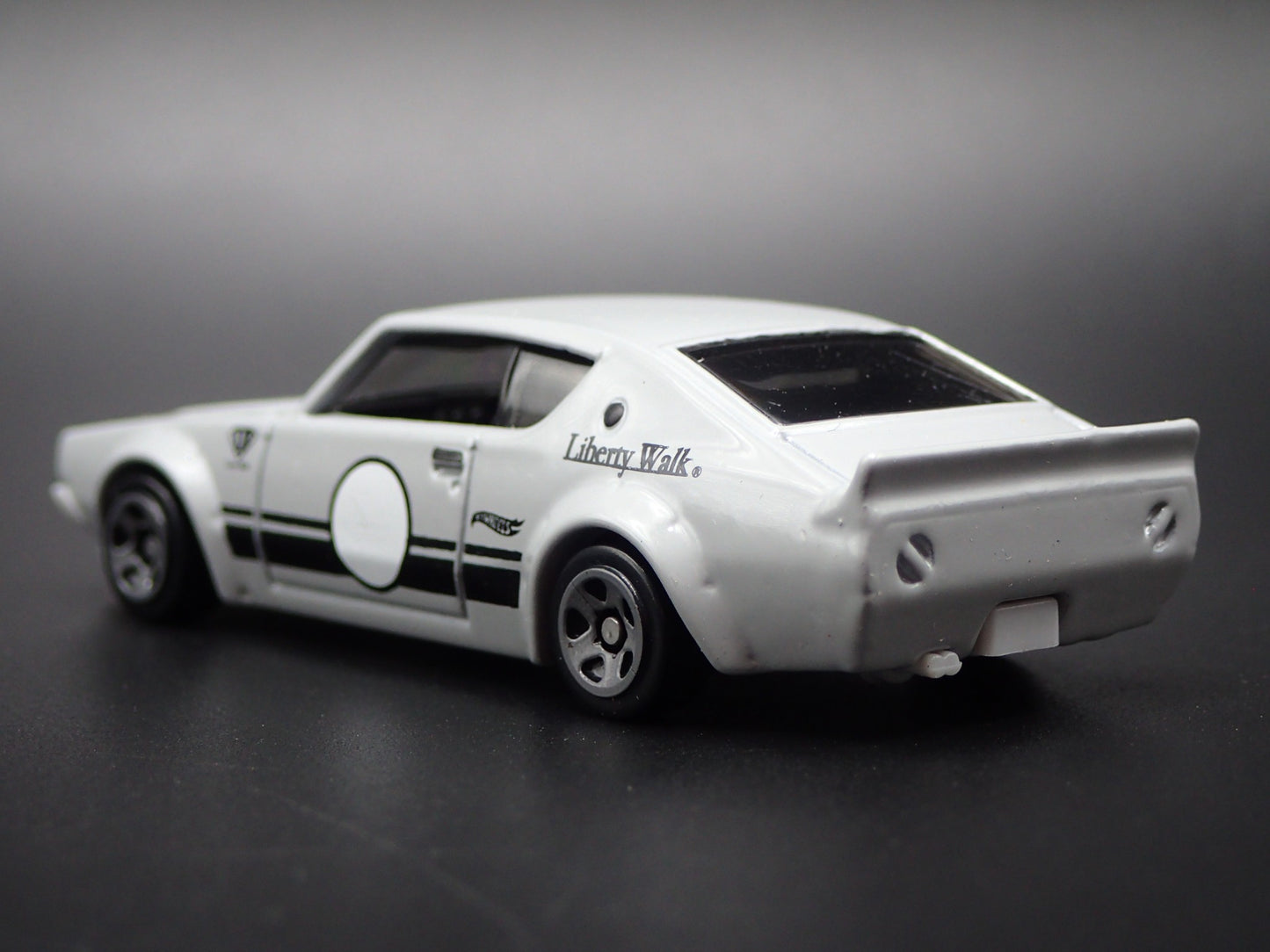 1972-1973 NISSAN SKYLINE 2000 GTR GRAY LBWK 1:64 SCALE DIORAMA DIECAST MODEL CAR