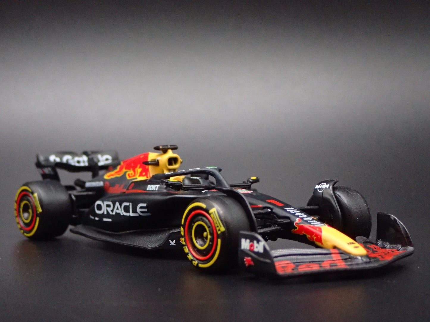 RED BULL RACING RB21 #1 MAX VERSTAPPEN F1 2025 1:64 SCALE DIECAST MODEL CAR