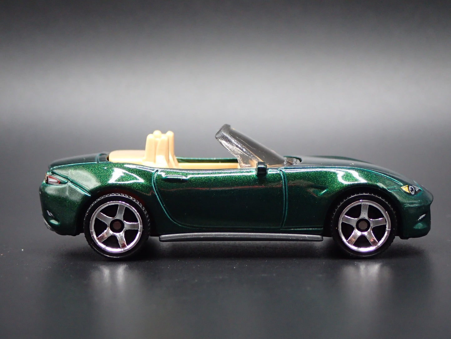 2015-2025 MAZDA MX5 MIATA CONVERTIBLE ND 1:64 SCALE DIORAMA DIECAST MODEL CAR