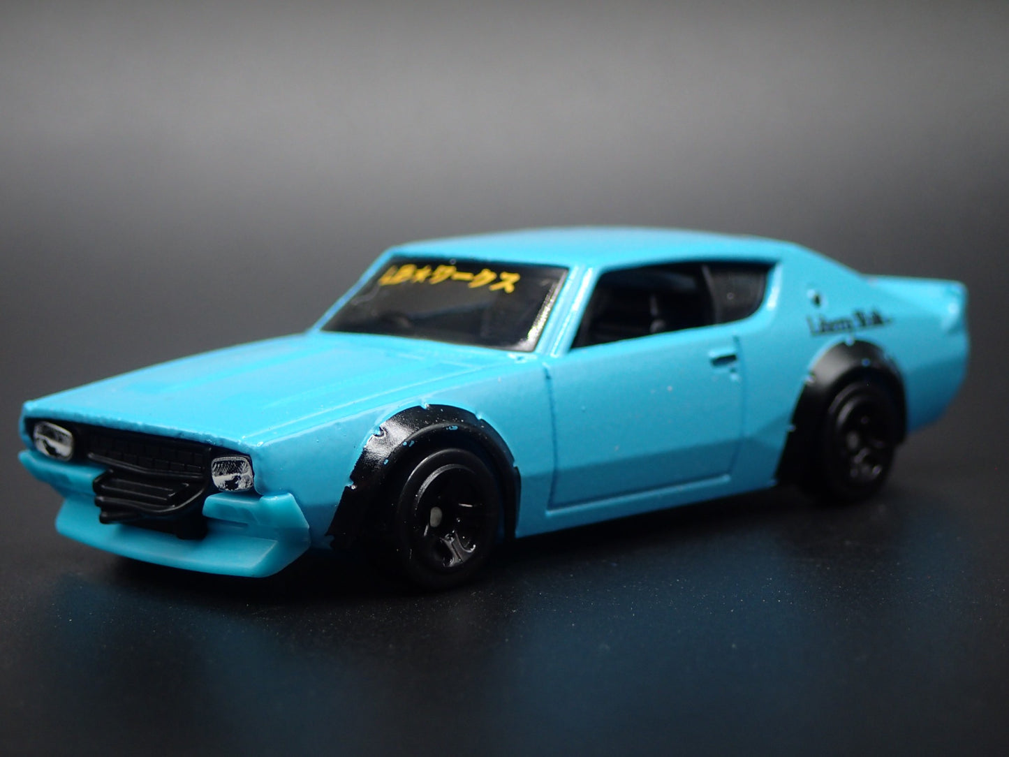 1972-1973 NISSAN SKYLINE 2000 GTR BLUE LBWK 1:64 SCALE DIORAMA DIECAST MODEL CAR