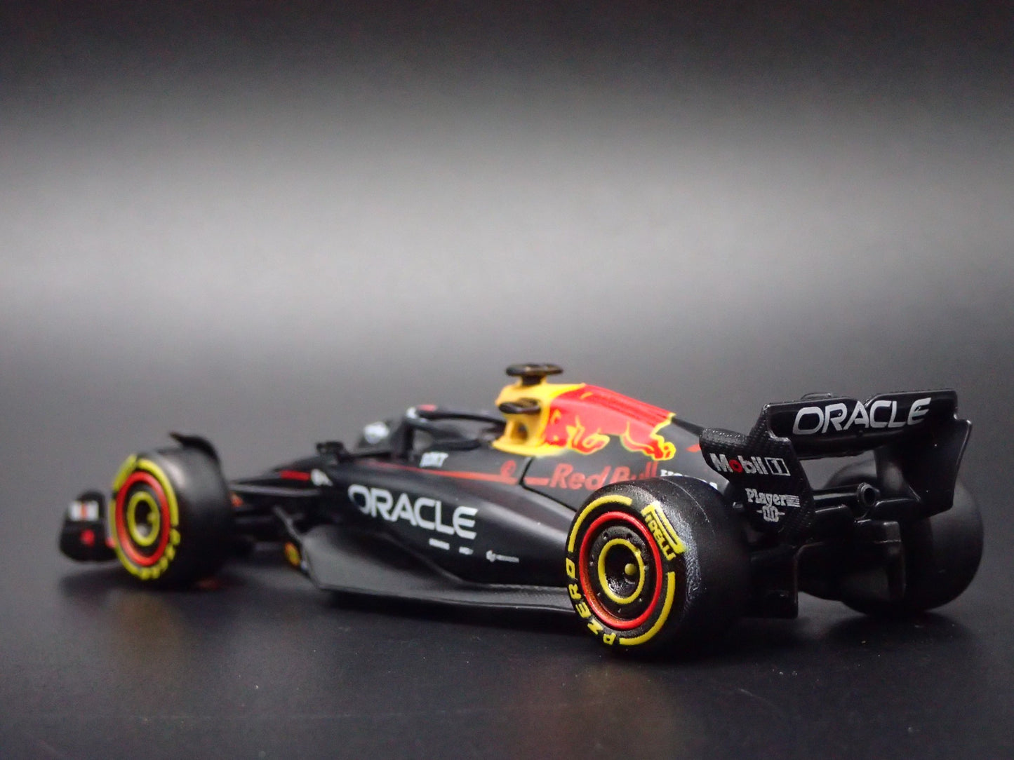 RED BULL RACING RB21 #1 MAX VERSTAPPEN F1 2025 1:64 SCALE DIECAST MODEL CAR