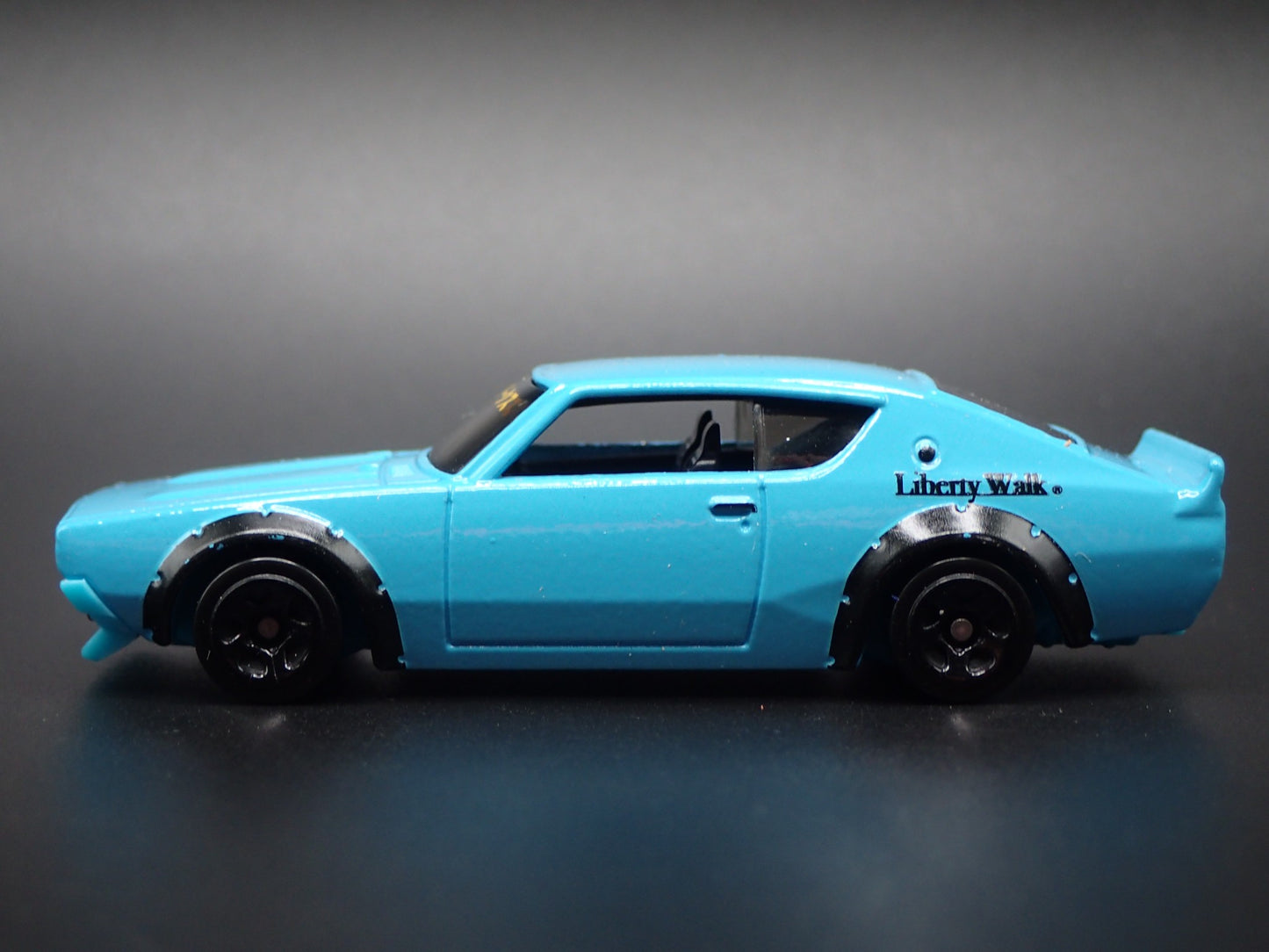 1972-1973 NISSAN SKYLINE 2000 GTR BLUE LBWK 1:64 SCALE DIORAMA DIECAST MODEL CAR