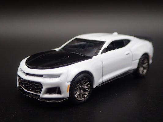 2019 19 CHEVY CHEVROLET CAMARO ZL1 WHITE 1:64 SCALE DIORAMA DIECAST MODEL CAR