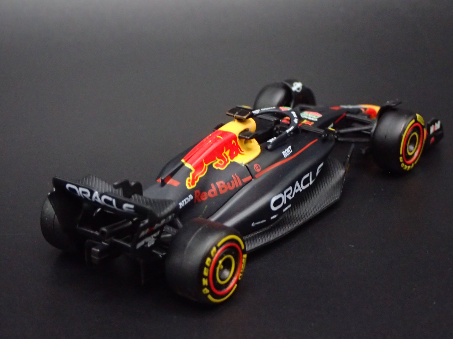 RED BULL RACING RB21 #1 MAX VERSTAPPEN F1 2025 1:64 SCALE DIECAST MODEL CAR