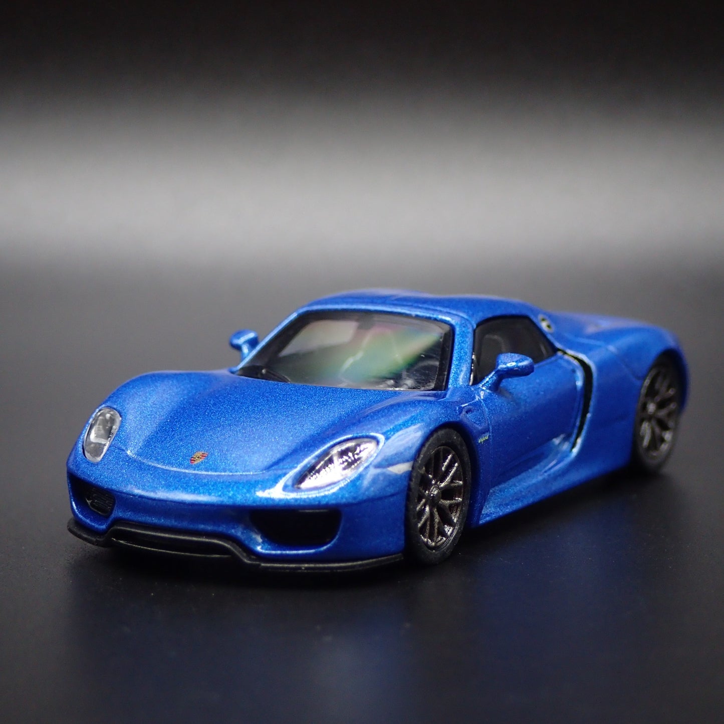 2013-2015 PORSCHE 918 SPYDER SUPER CAR RARE 1:64 SCALE DIORAMA DIECAST MODEL CAR