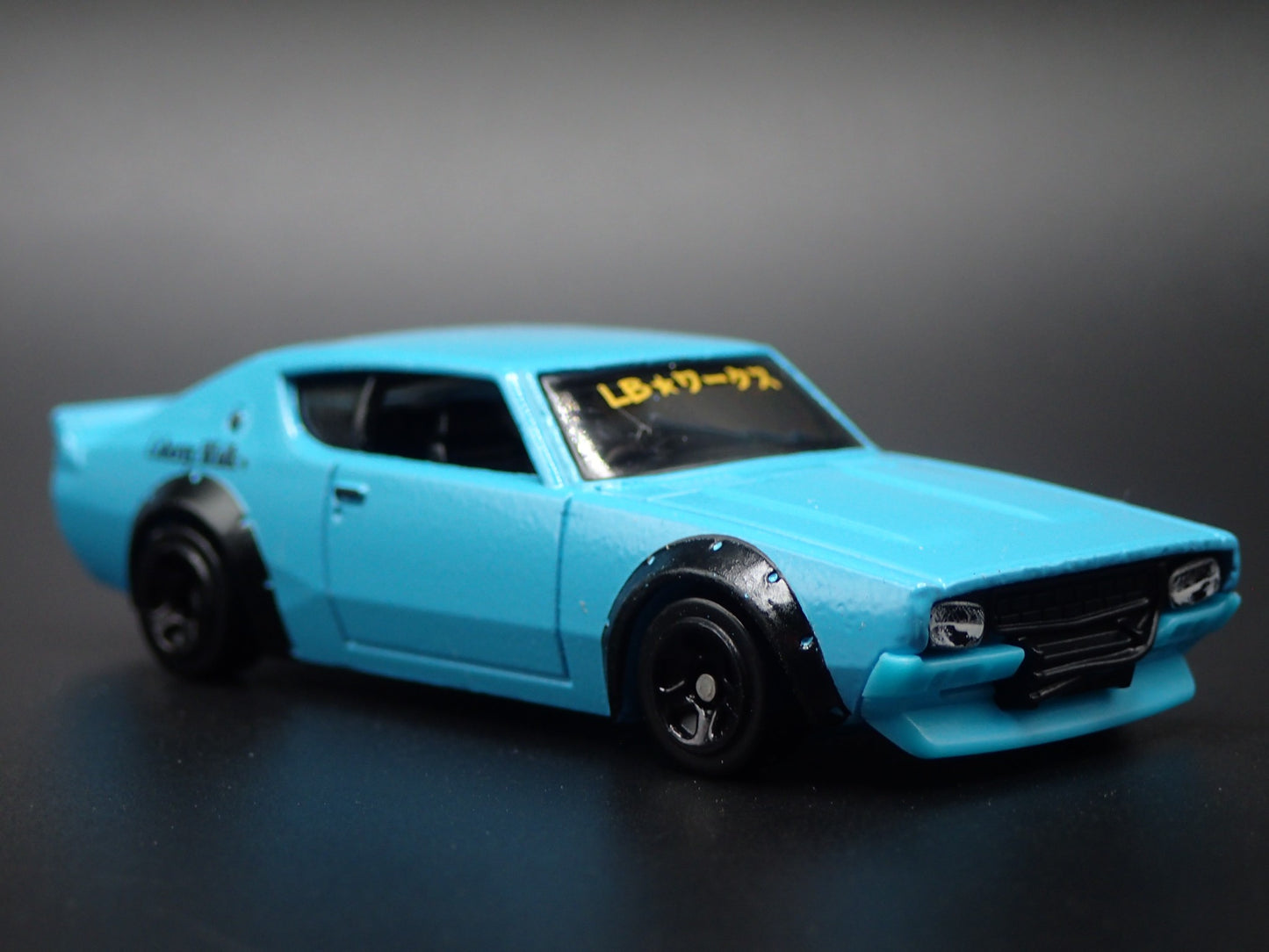 1972-1973 NISSAN SKYLINE 2000 GTR BLUE LBWK 1:64 SCALE DIORAMA DIECAST MODEL CAR