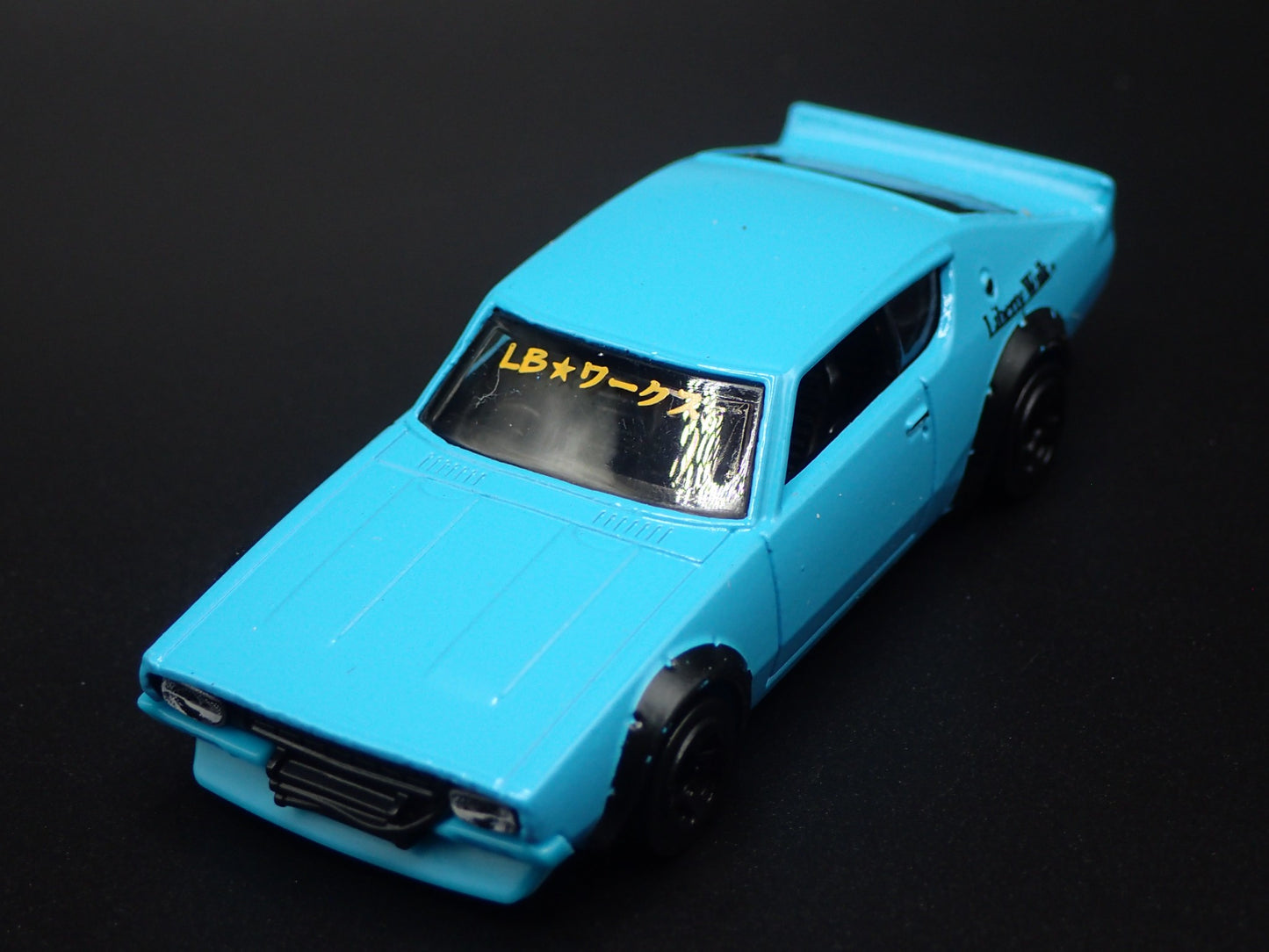1972-1973 NISSAN SKYLINE 2000 GTR BLUE LBWK 1:64 SCALE DIORAMA DIECAST MODEL CAR