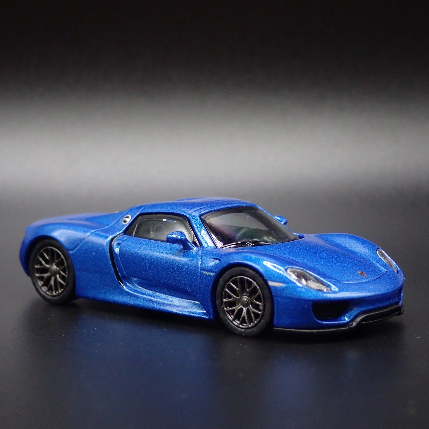 2013-2015 PORSCHE 918 SPYDER SUPER CAR RARE 1:64 SCALE DIORAMA DIECAST MODEL CAR
