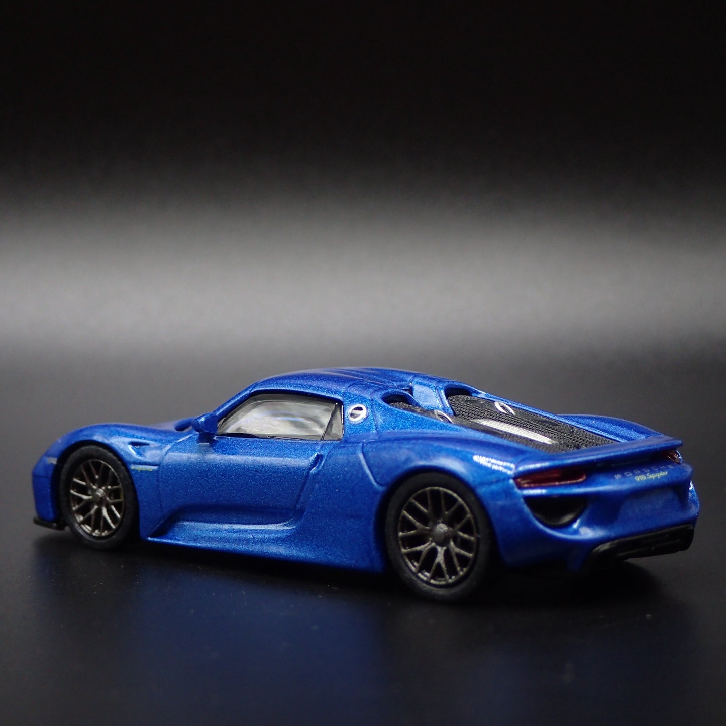2013-2015 PORSCHE 918 SPYDER SUPER CAR RARE 1:64 SCALE DIORAMA DIECAST MODEL CAR