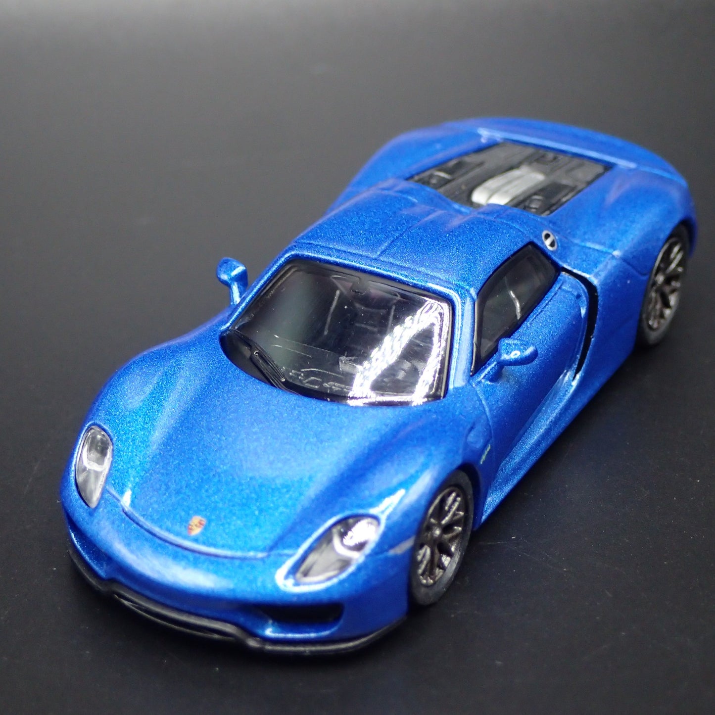 2013-2015 PORSCHE 918 SPYDER SUPER CAR RARE 1:64 SCALE DIORAMA DIECAST MODEL CAR