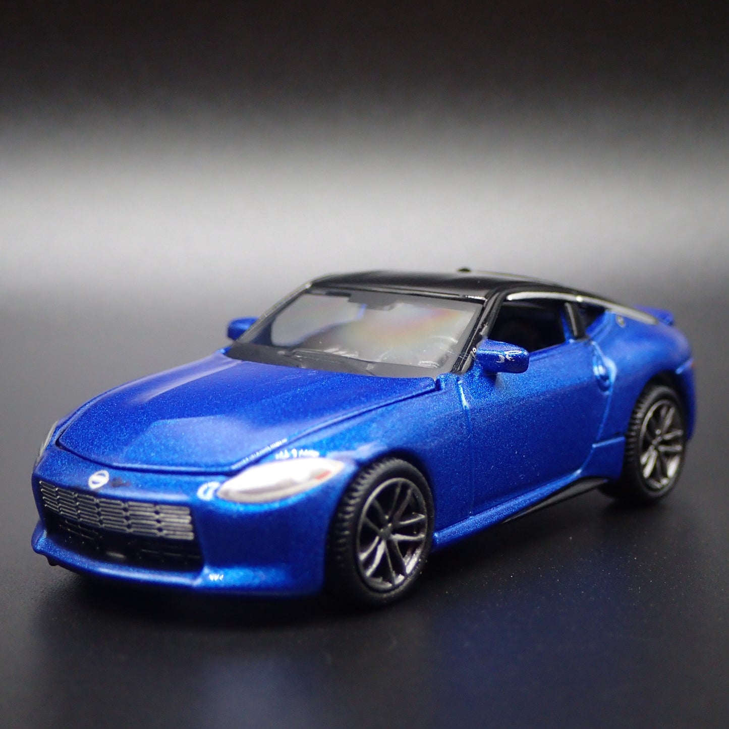 2023-2025 NISSAN Z BLUE 1:64 SCALE LIMITED COLLECTIBLE DIORAMA DIECAST MODEL CAR