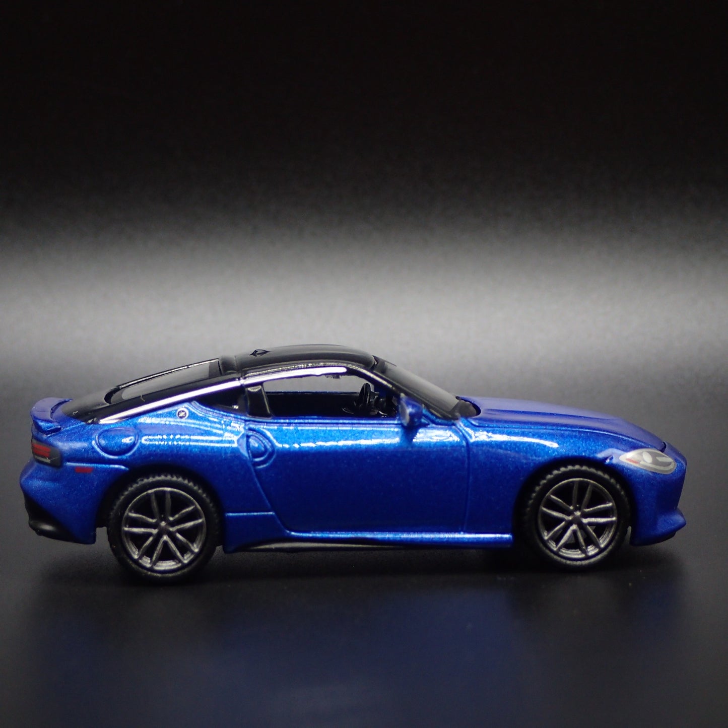 2023-2025 NISSAN Z BLUE 1:64 SCALE LIMITED COLLECTIBLE DIORAMA DIECAST MODEL CAR