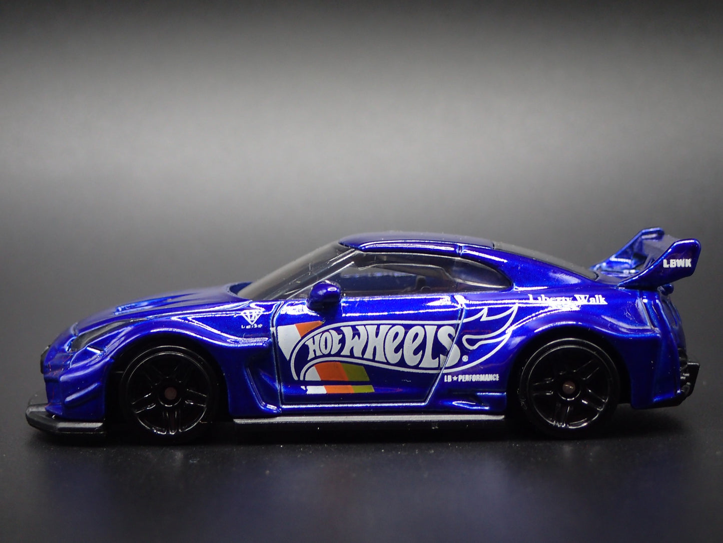 NISSAN GTR R35 LBWK SILHOUTTE WORKS GT 35GT-RR VER2 1:64 SCALE DIECAST MODEL CAR