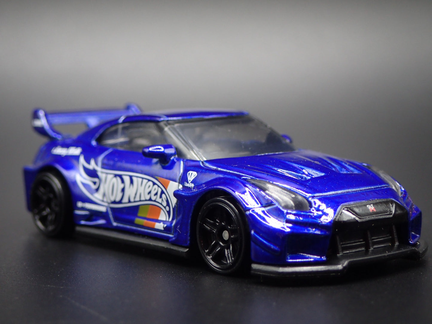 NISSAN GTR R35 LBWK SILHOUTTE WORKS GT 35GT-RR VER2 1:64 SCALE DIECAST MODEL CAR