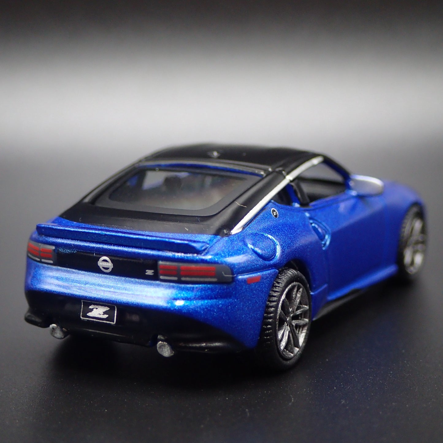 2023-2025 NISSAN Z BLUE 1:64 SCALE LIMITED COLLECTIBLE DIORAMA DIECAST MODEL CAR