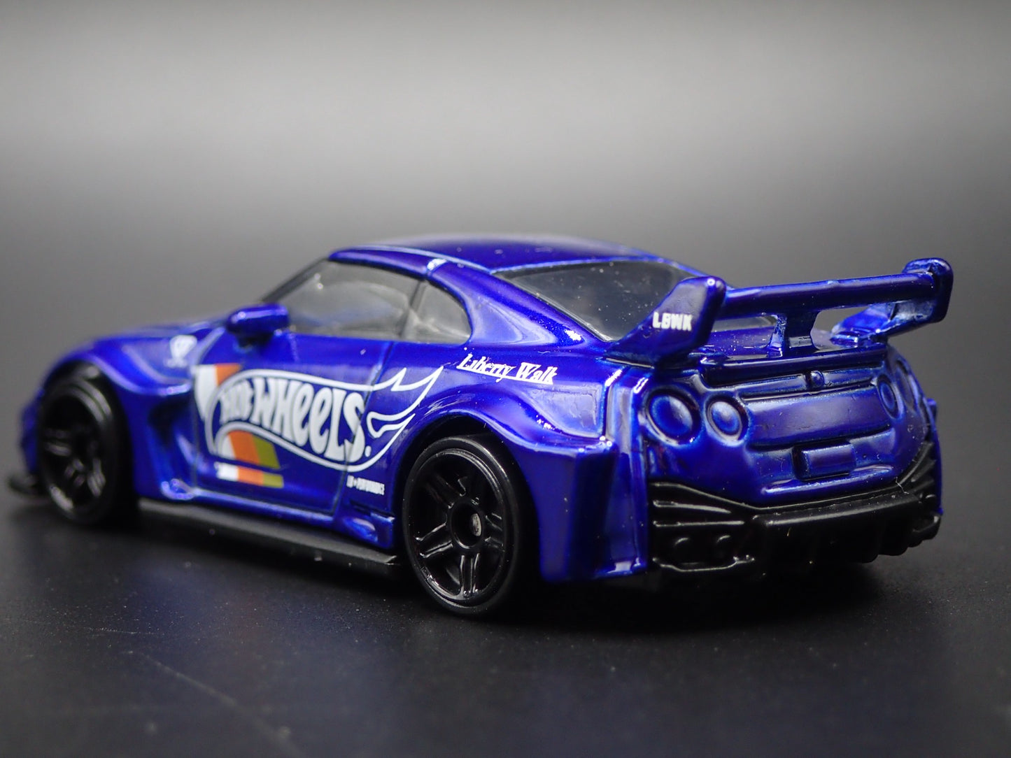 NISSAN GTR R35 LBWK SILHOUTTE WORKS GT 35GT-RR VER2 1:64 SCALE DIECAST MODEL CAR