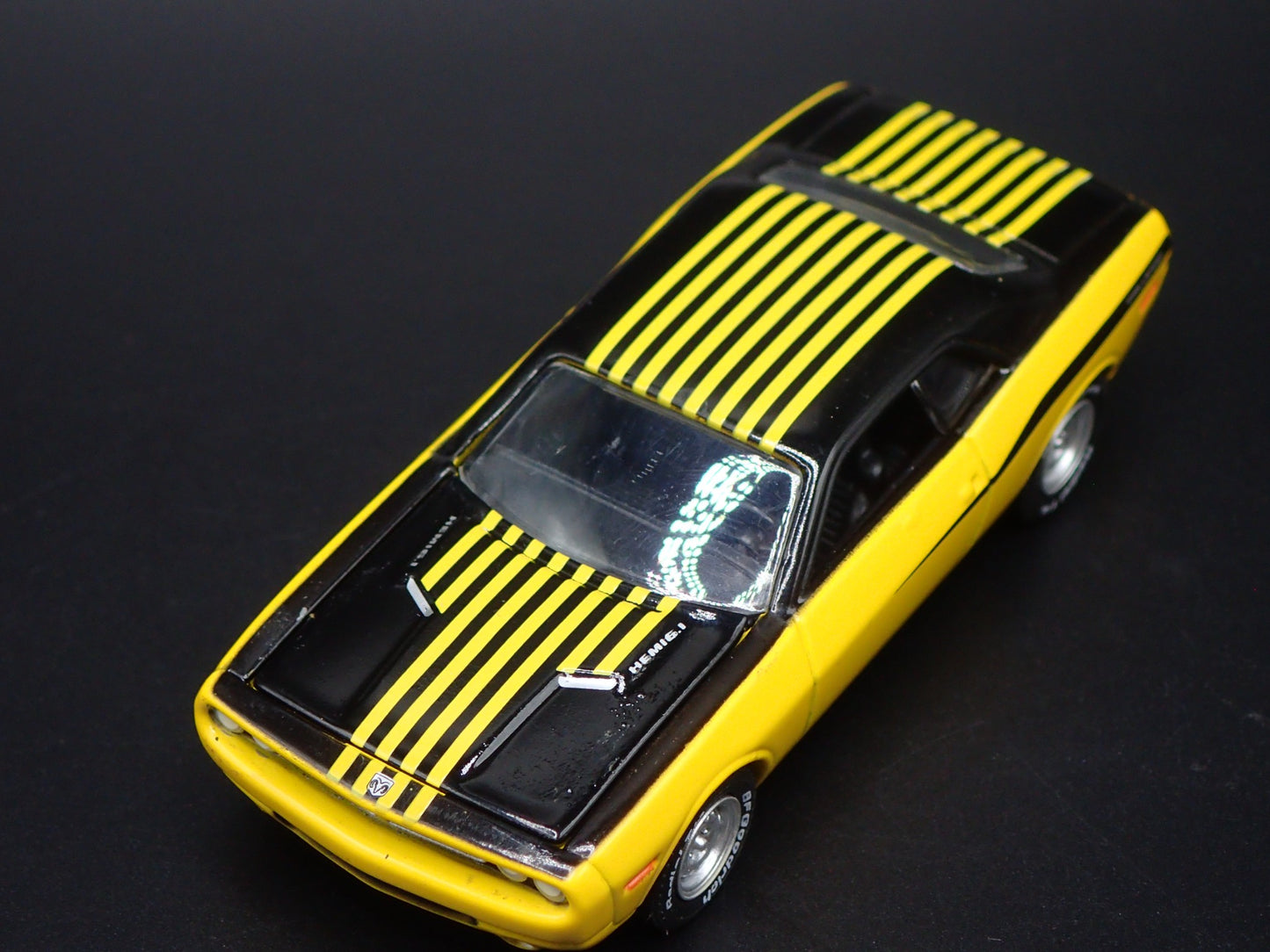 2008-2023 DODGE CHALLENGER YELLOW 1/64 SCALE DIORAMA DIECAST MODEL CAR