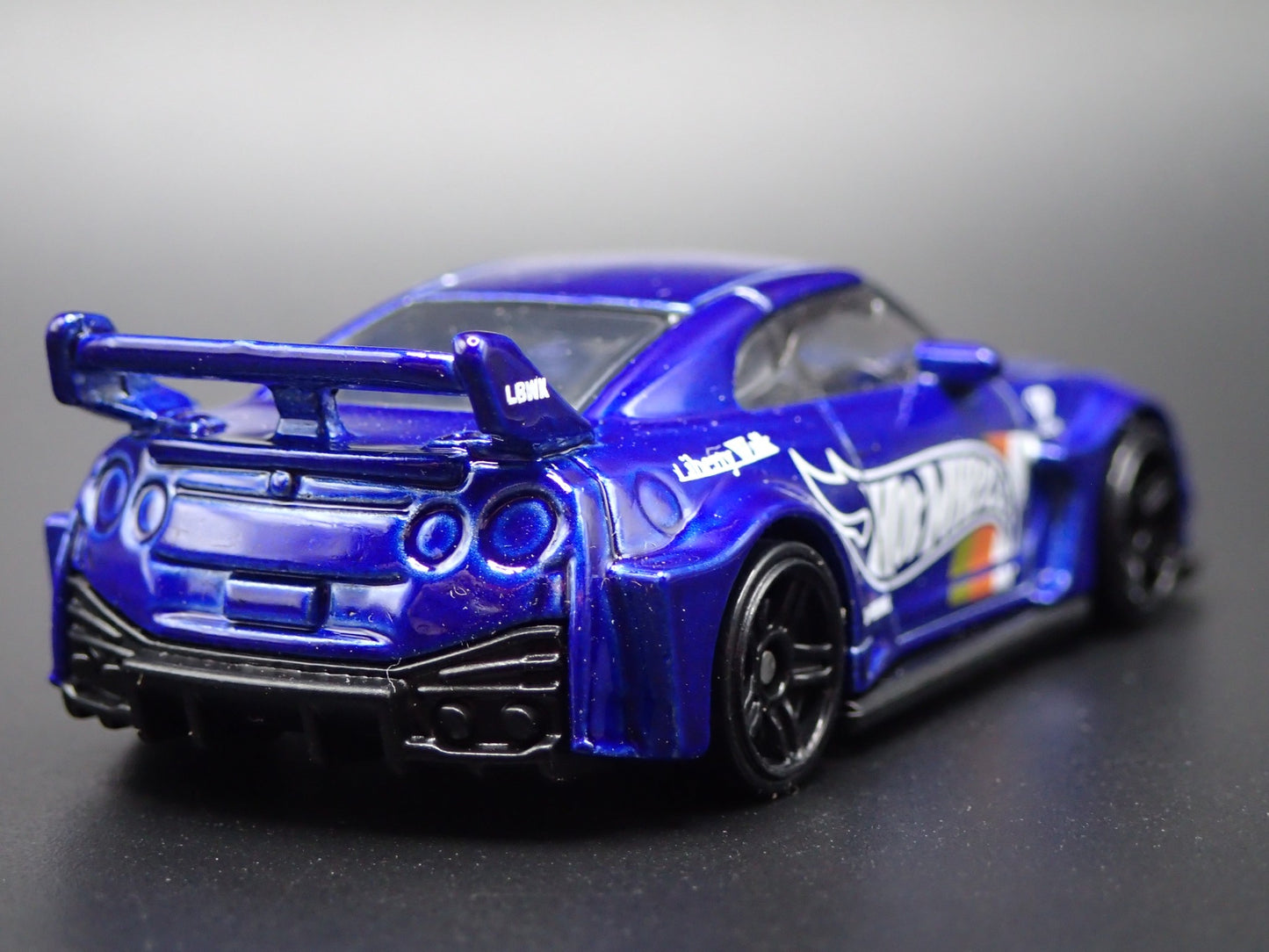 NISSAN GTR R35 LBWK SILHOUTTE WORKS GT 35GT-RR VER2 1:64 SCALE DIECAST MODEL CAR