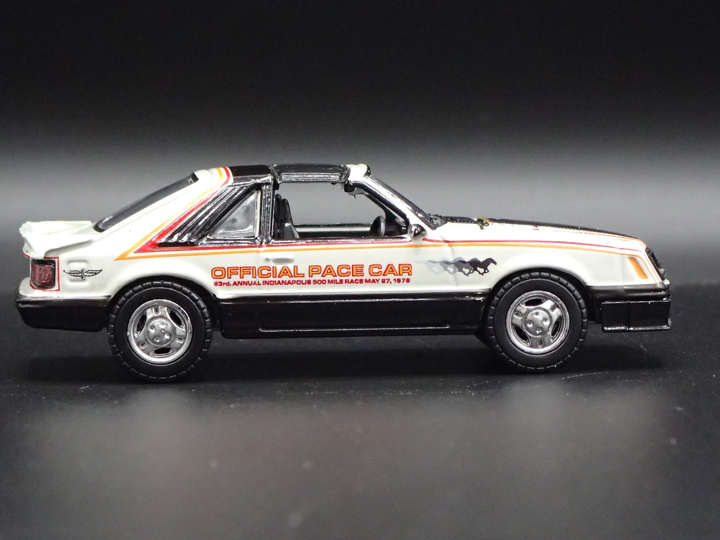1979 79 FORD MUSTANG PACE CAR INDIANAPOLIS 500 RARE 1:64 SCALE DIECAST MODEL CAR