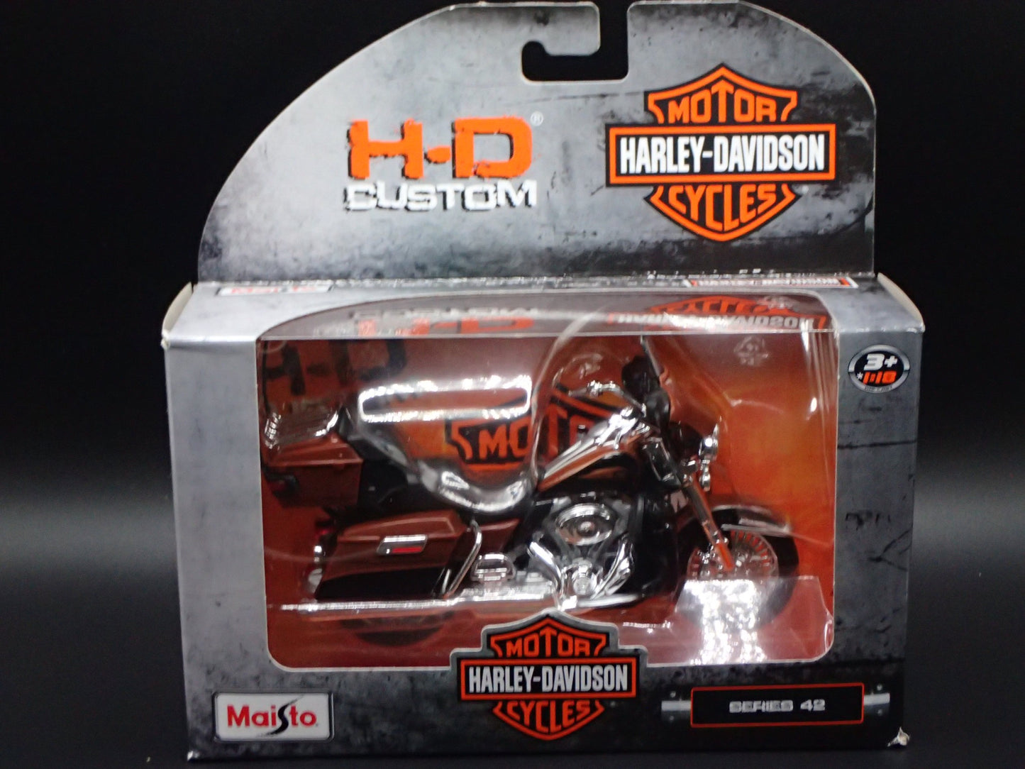 2013 FLHTK ELECTRA GLIDE ULTRA LIMITED HARLEY DAVIDSON SERIES 42 1/18 MOTORCYCLE